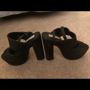 Steve Madden Black Platform Heels - size 8 US